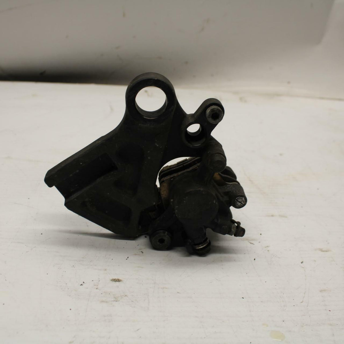 13-18 KAWASAKI NINJA ZX6R REAR BACK BRAKE CALIPER W MOUNT BRACKET BB353