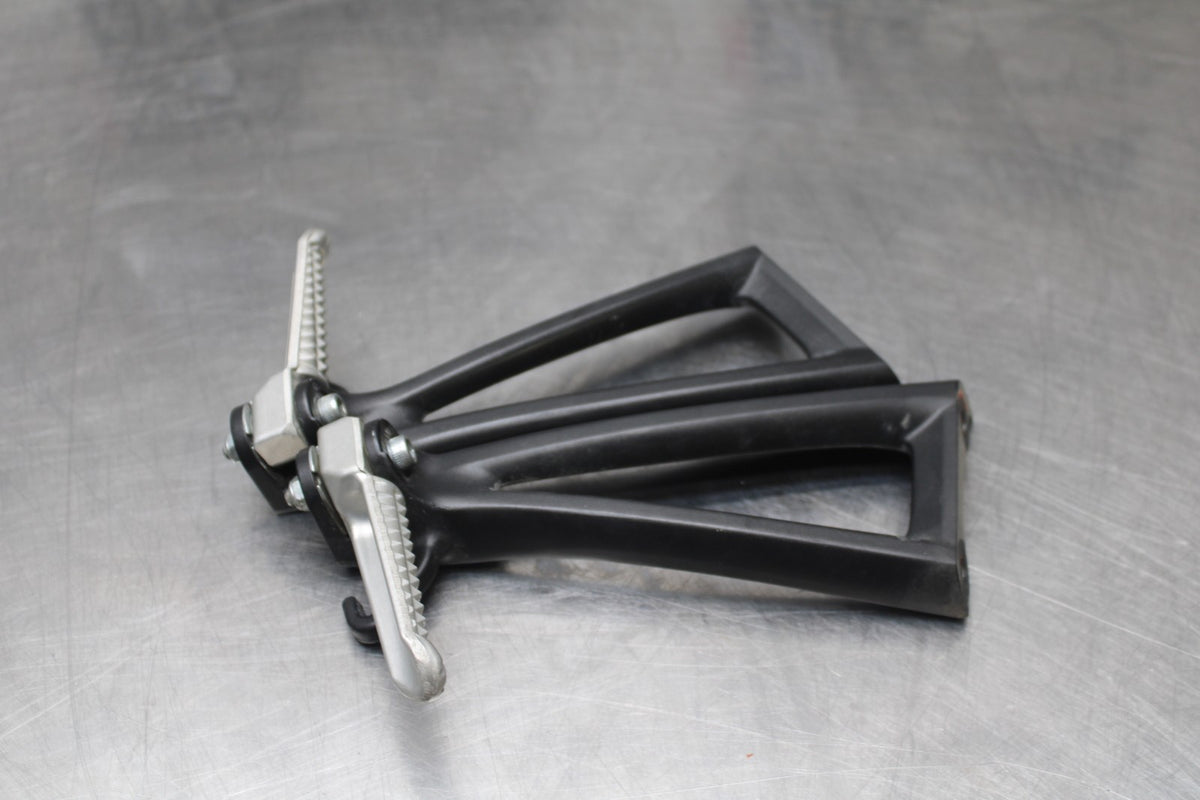 08-16 YAMAHA YZF R6 REAR BACK PASSENGER PEG SET PAIR BB856