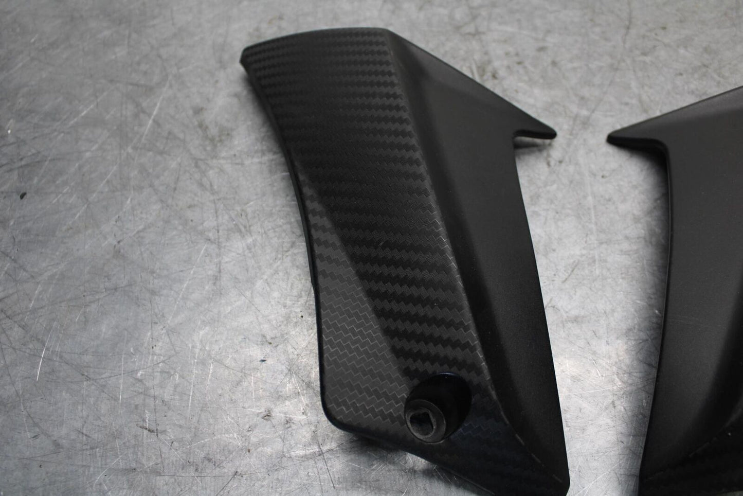2017 Suzuki GSXR600  MID UPPER SIDE FAIRING COWL PLASTIC PAIR BB527