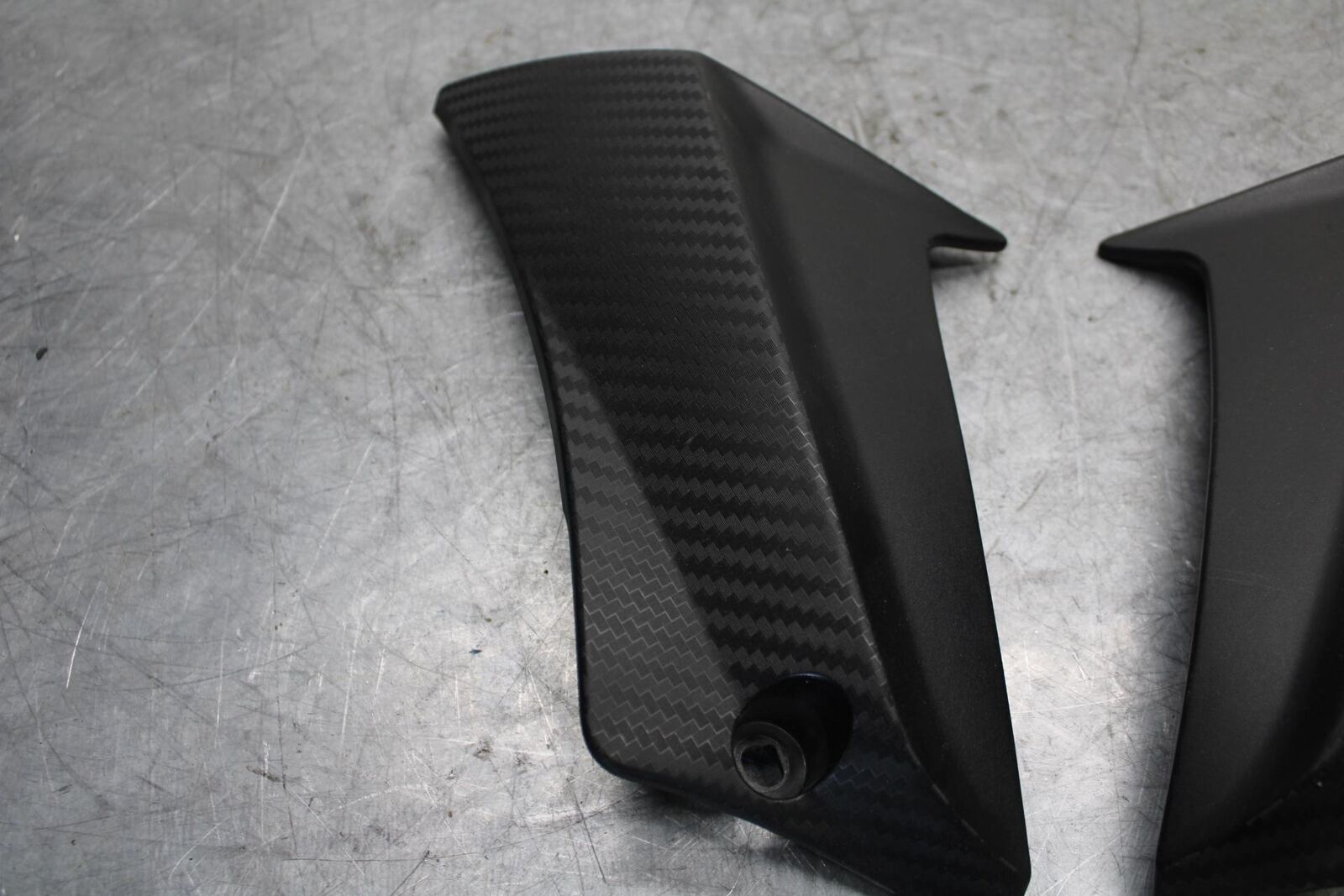 2017 Suzuki GSXR600  MID UPPER SIDE FAIRING COWL PLASTIC PAIR BB527