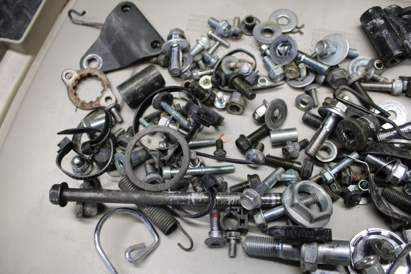 03-05 HONDA SHADOW CLASSIC 750 ENGINE  BOLTS HARDWARE MOTOR LEFTOVER  BB229