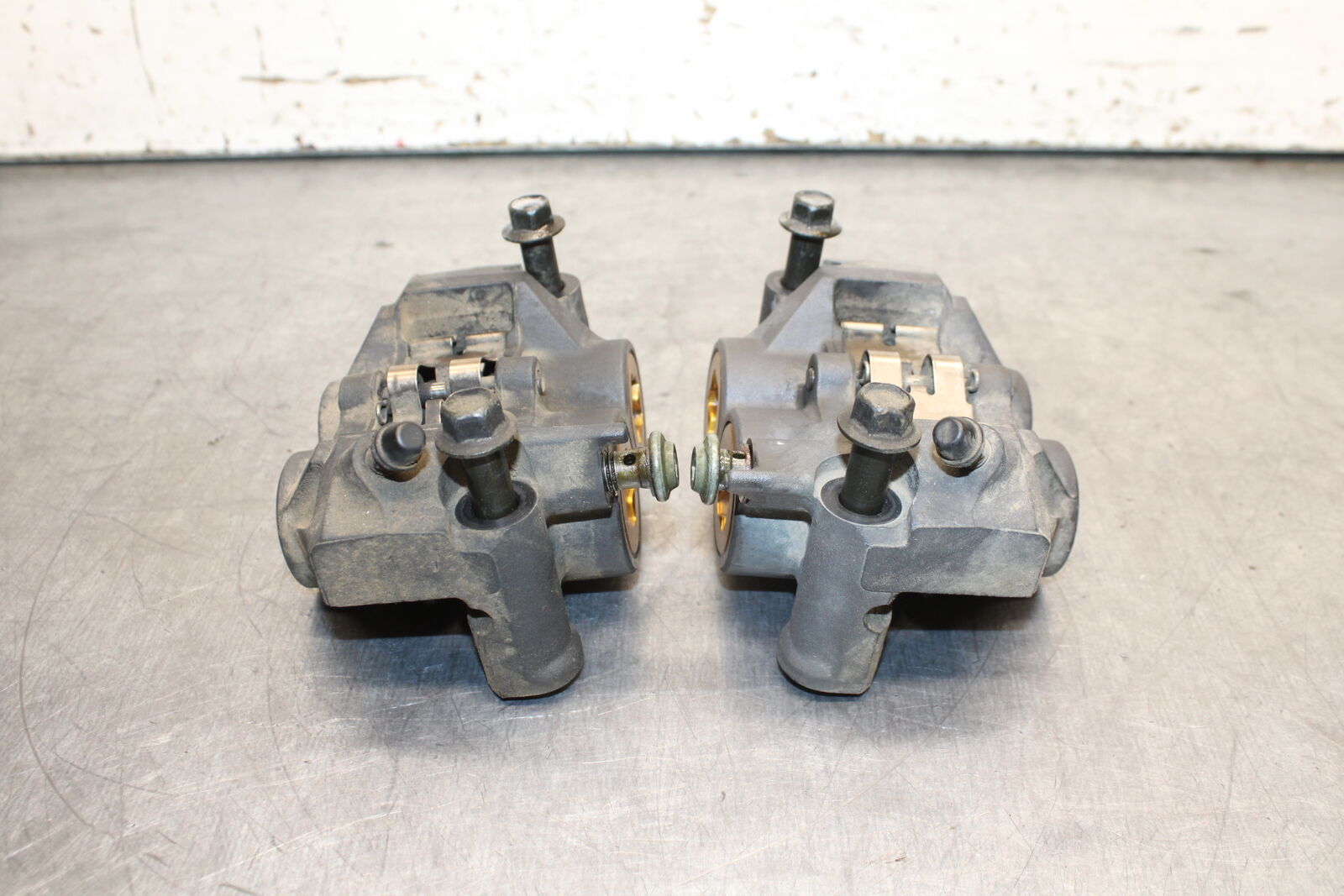 06-07 YAMAHA YZF R6 RIGHT LEFT FRONT BRAKE CALIPER SET PAIR CALIPERS BB742