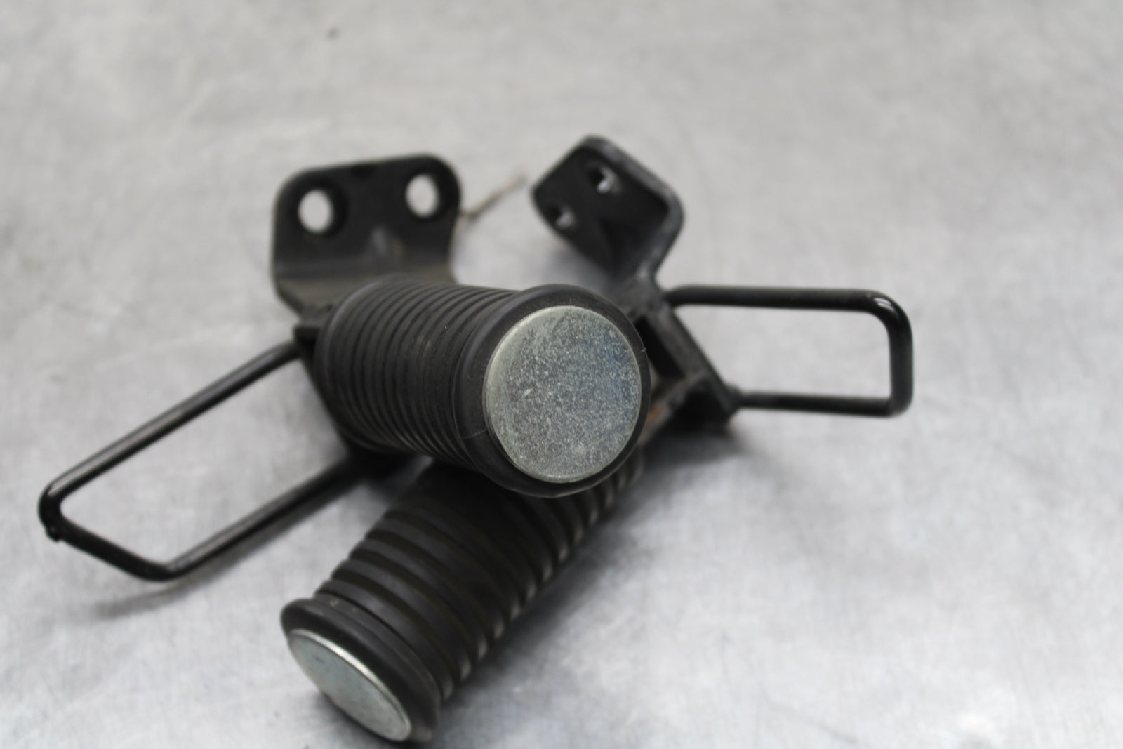04 SUZUKI INTRUDER 800 REAR PASSENGER FOOT STEP PEG BB758