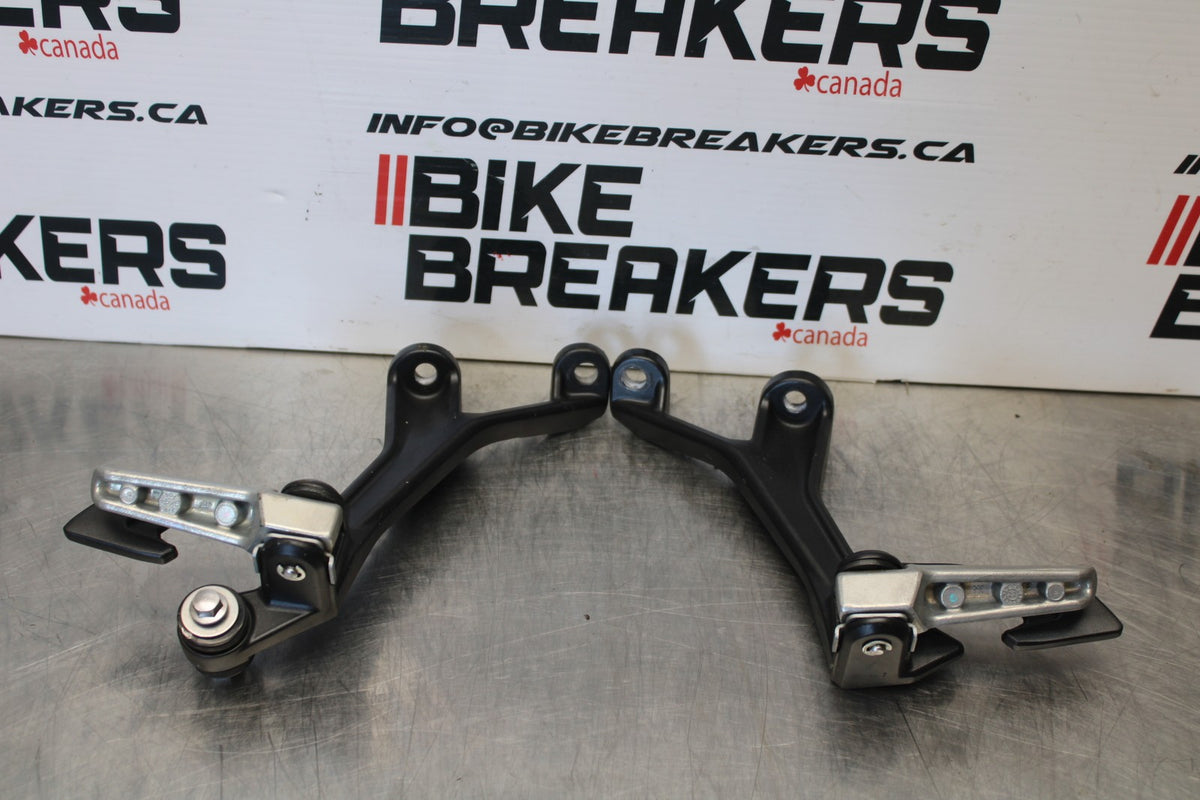 18-23 KAWASAKI NINJA 400 EX400 ABS REAR BACK PASSENGER PEG SET PAIR BB192