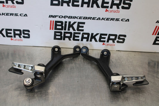 18-23 KAWASAKI NINJA 400 EX400 ABS REAR BACK PASSENGER PEG SET PAIR BB192
