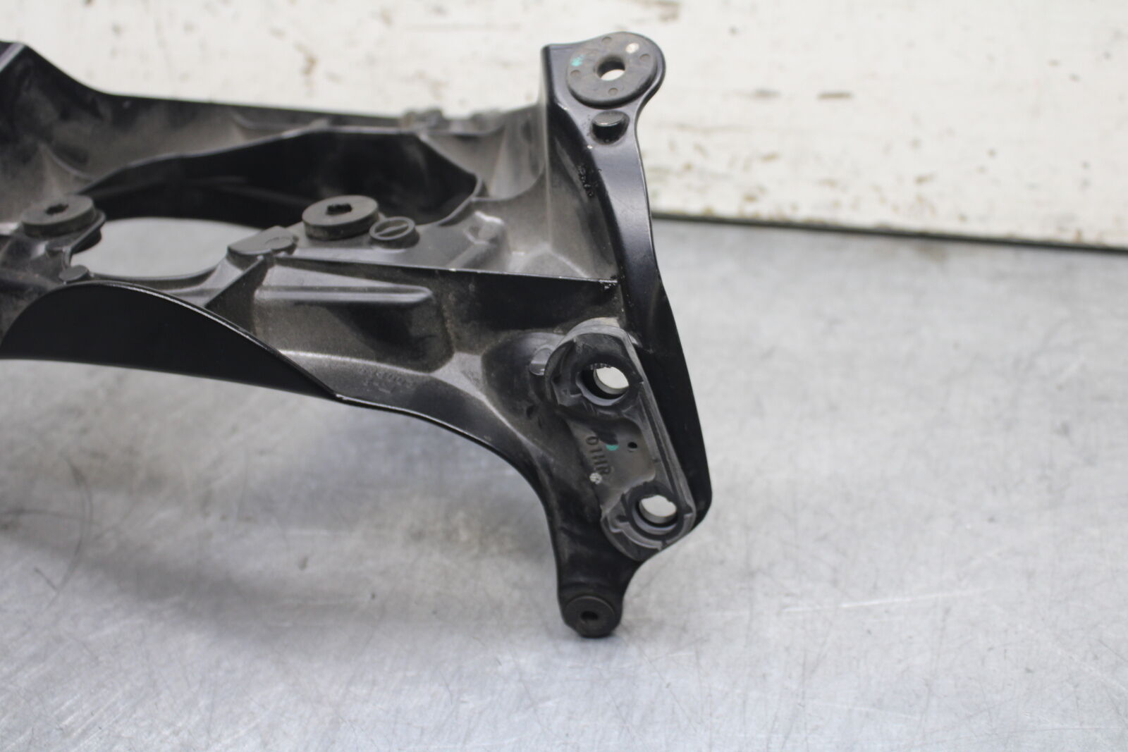 06-07 SUZUKI GSXR750 OEM UPPER FAIRING MIRROR GAUGES STAY BRACKET BB110