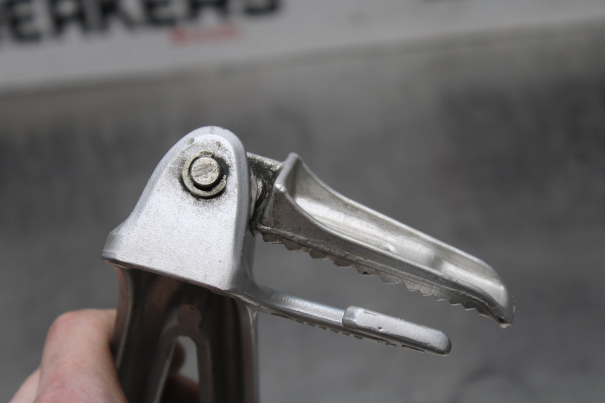 06-07 SUZUKI GSXR 600 LEFT REAR BACK PASSENGER PEG BB822