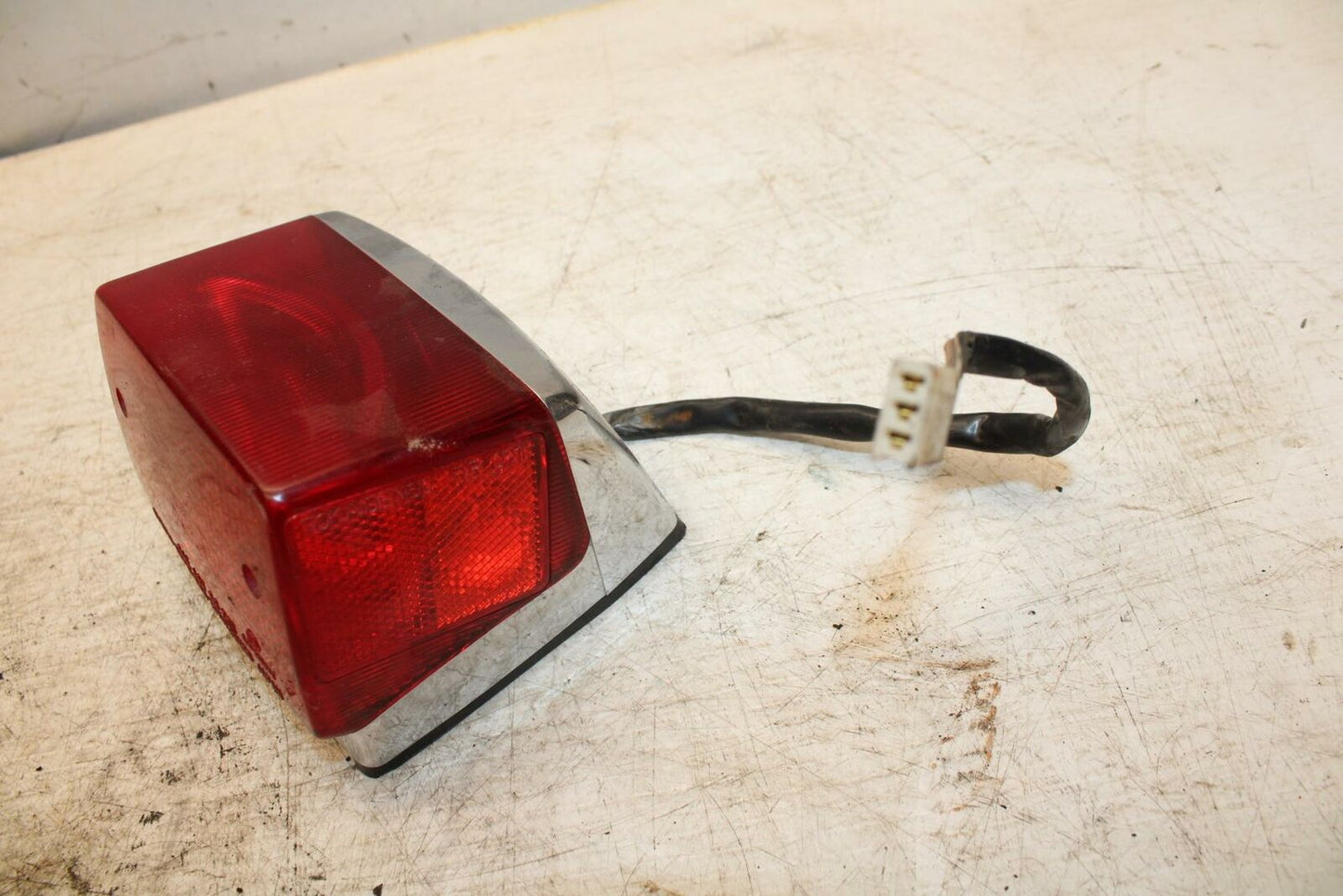 06-07 SUZUKI BOULEVARD S40 TAILLIGHT REAR TAIL BRAKE LIGHT BB375