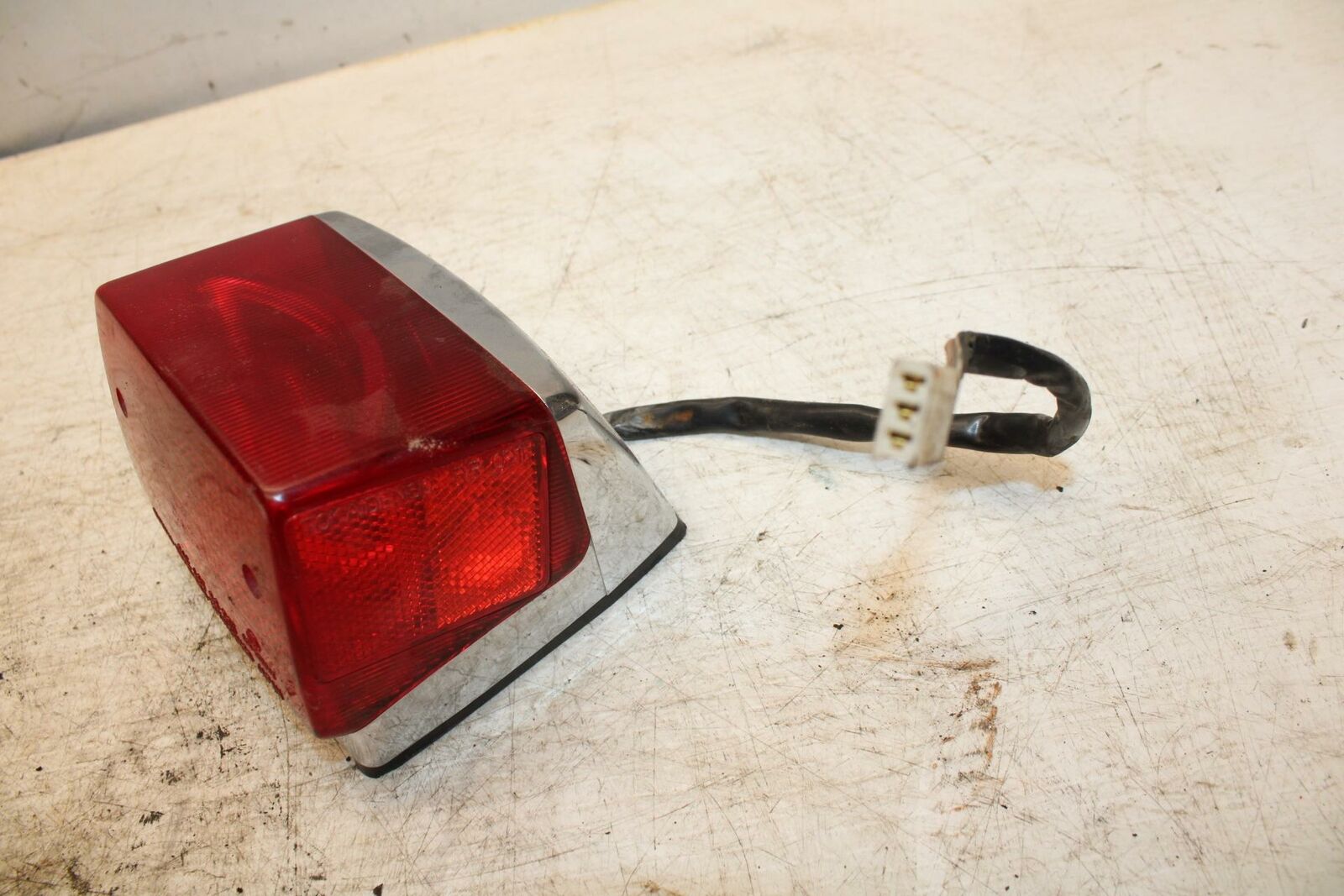 06-07 SUZUKI BOULEVARD S40 TAILLIGHT REAR TAIL BRAKE LIGHT BB375
