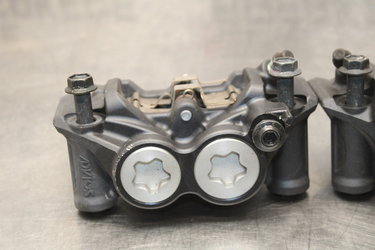 22-25 YAMAHA YZF R7 RIGHT LEFT FRONT BRAKE CALIPER SET PAIR CALIPERS BB176
