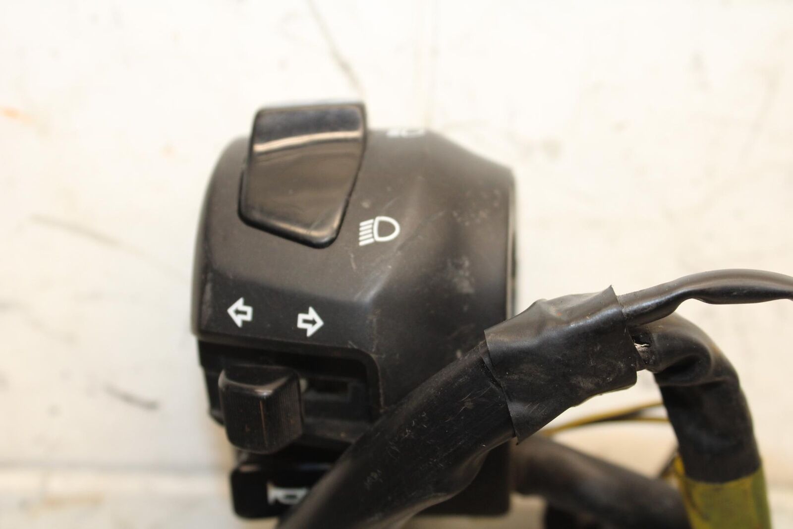 2006 Suzuki SV650S LEFT CLIP ON HANDLE HORN SIGNALS SWITCH SWITCHES BB65