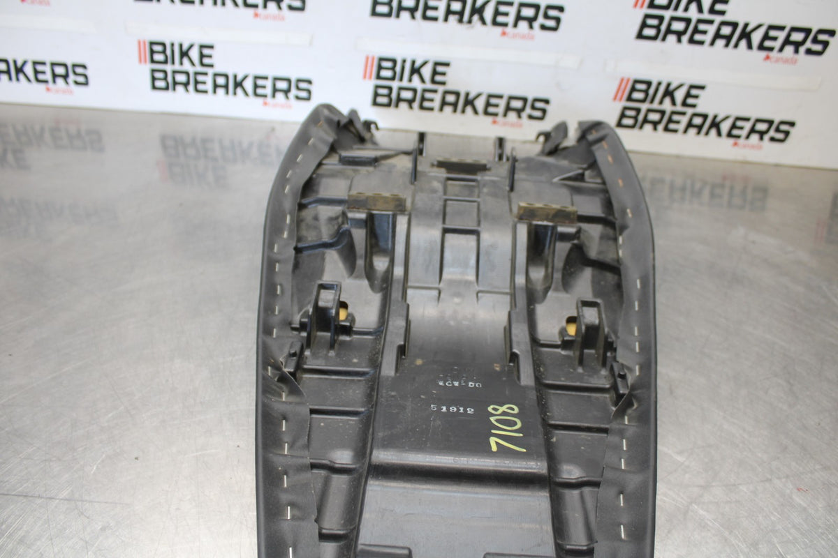06-07 HONDA INTERCEPTOR 800 VFR800 FRONT REAR SEAT SADDLE BB917