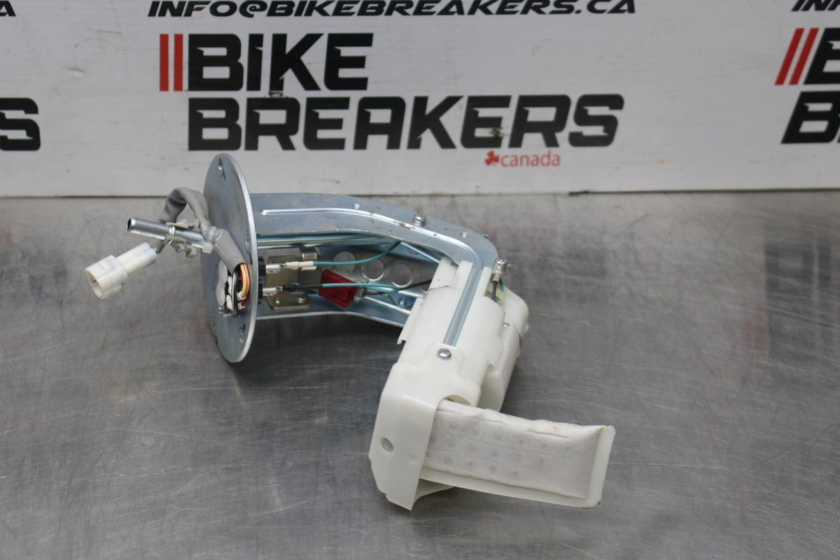 15 SUZUKI GW250F FUEL PUMP GAS PETROL SENDER UNIT BB789