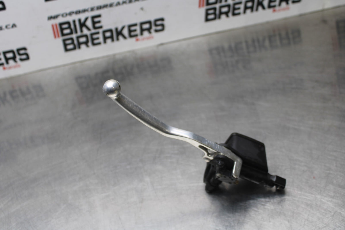 19 MOTO GUZZI V7 III FRONT BRAKE MASTER CYLINDER w/ LEVER BB831