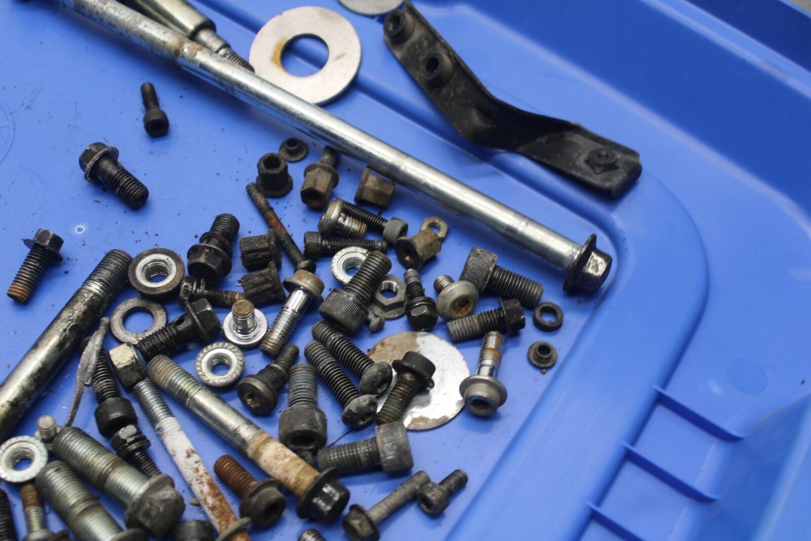 1988 Yamaha FZ600 MISCELLANEOUS BOLTS HARDWARE MOTOR SCREWS BB601