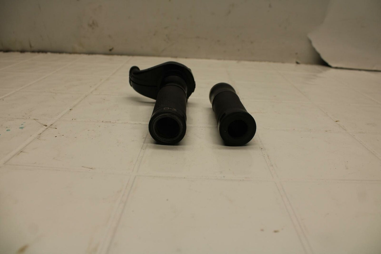 08-16 YAMAHA YZF R6 THROTTLE CABLE LINE HOUSING GUIDE BB406