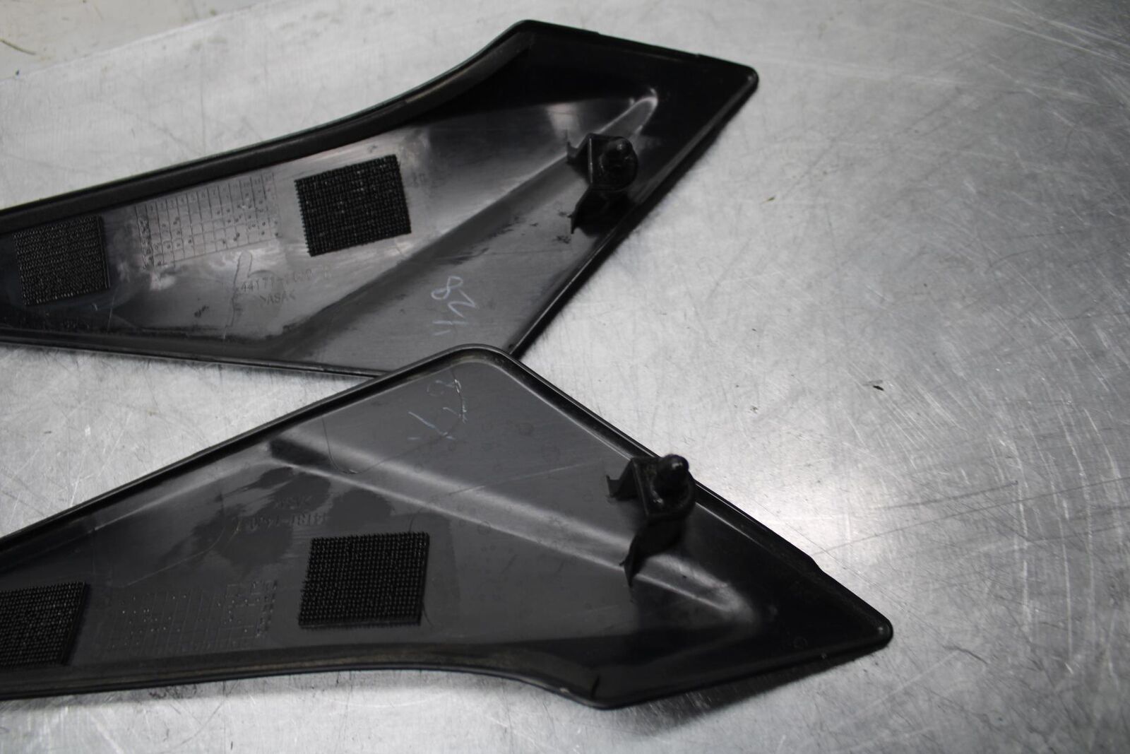 11-21 SUZUKI GSXR750 GAS FUEL TANK PANELS COVERS TRIM SET COWLS  BB492