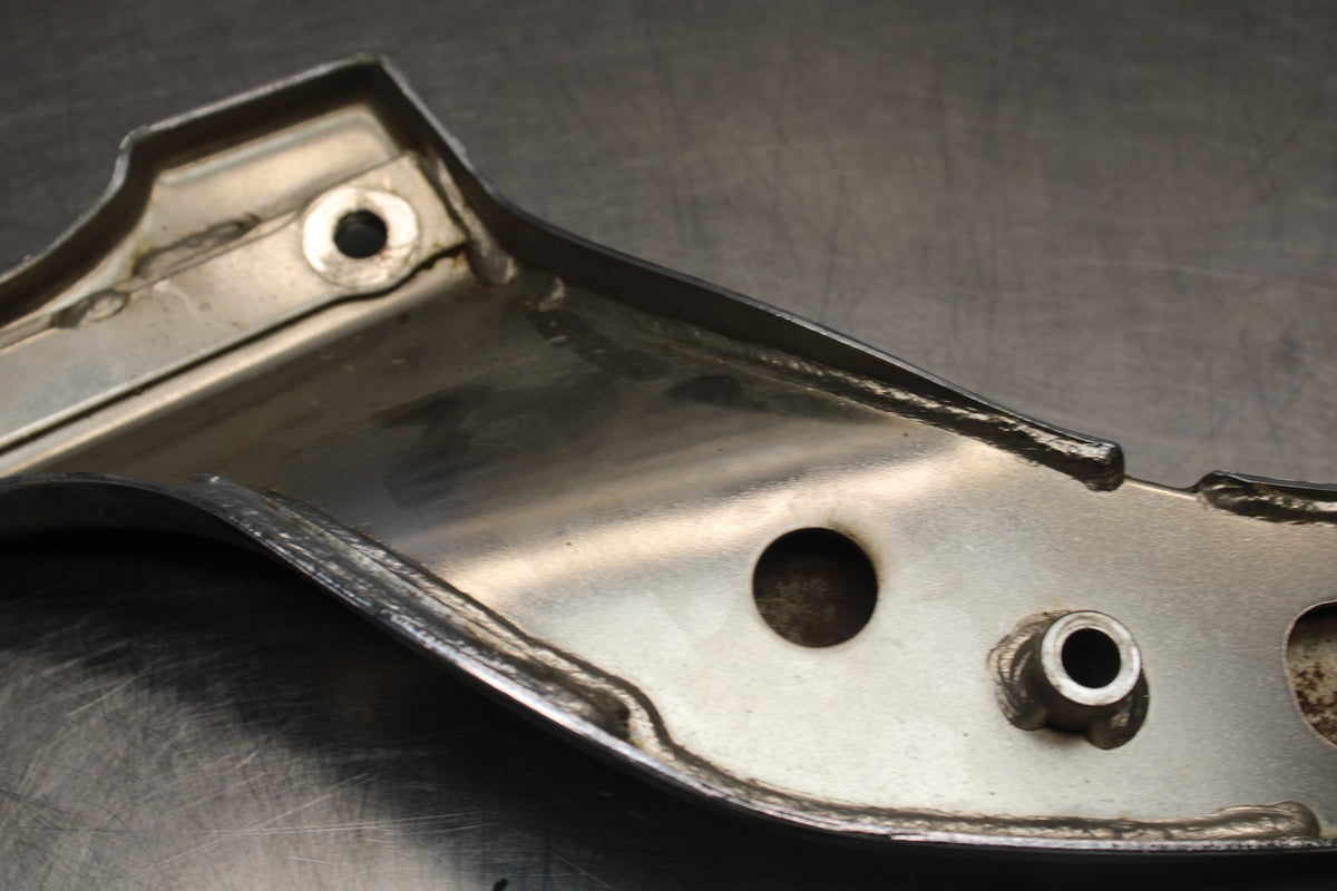 2006 Suzuki Boulevard C90 REAR PASSENGER FENDER GRAB RAIL BB849