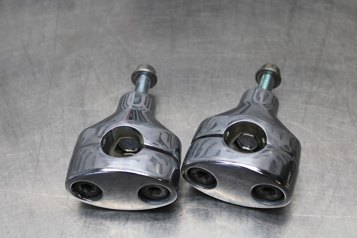 08 KAWASAKI VULCAN 900 HANDLEBAR RISERS BB184