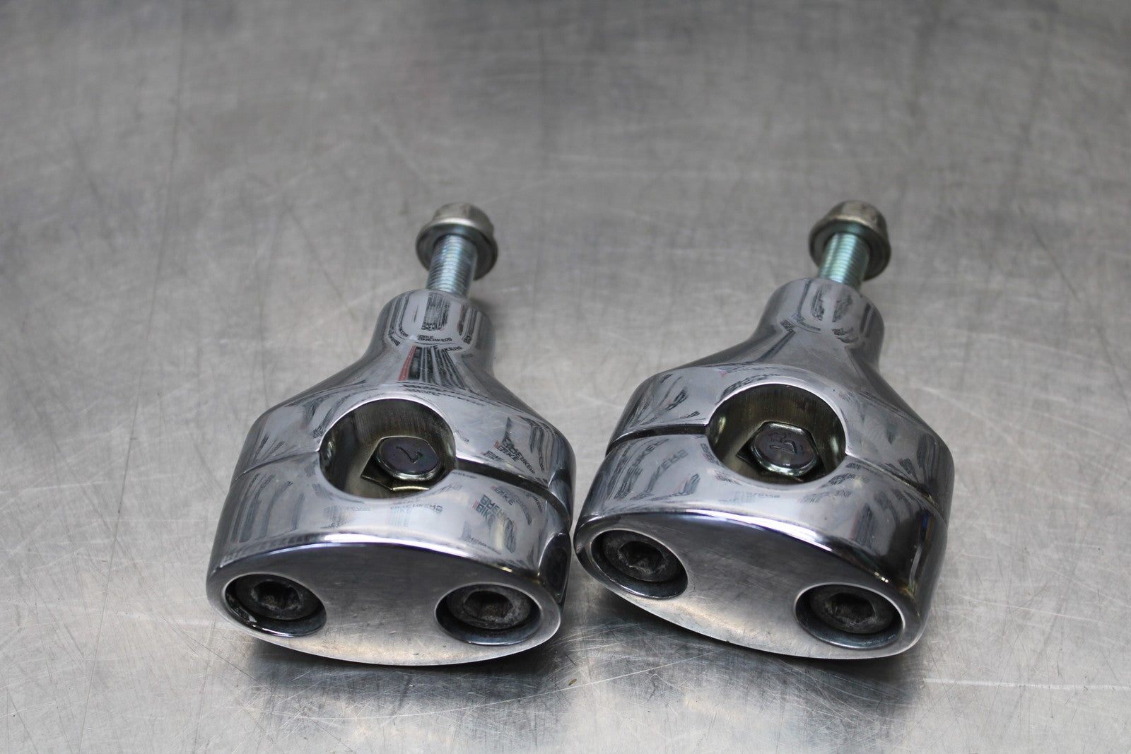 08 KAWASAKI VULCAN 900 HANDLEBAR RISERS BB184