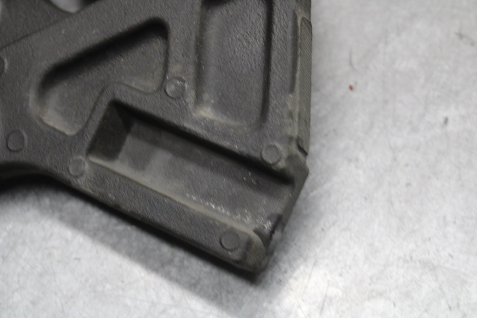 13-18 KAWASAKI NINJA ZX6R REAR BRAKE CALIPER W MOUNT BRACKET 43080-0114-DJ BB666