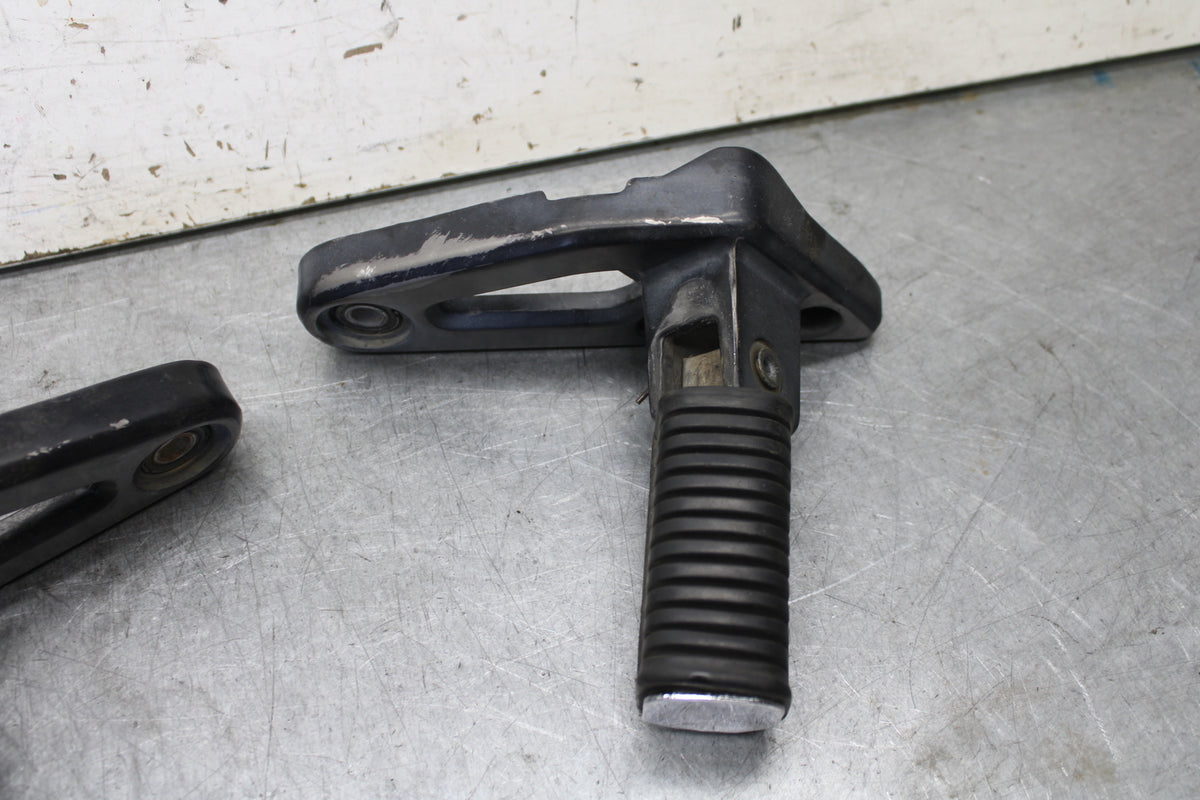 85-86 SUZUKI MADURA 1200 REAR PASSENGER FOOT STEP PEG  BB691