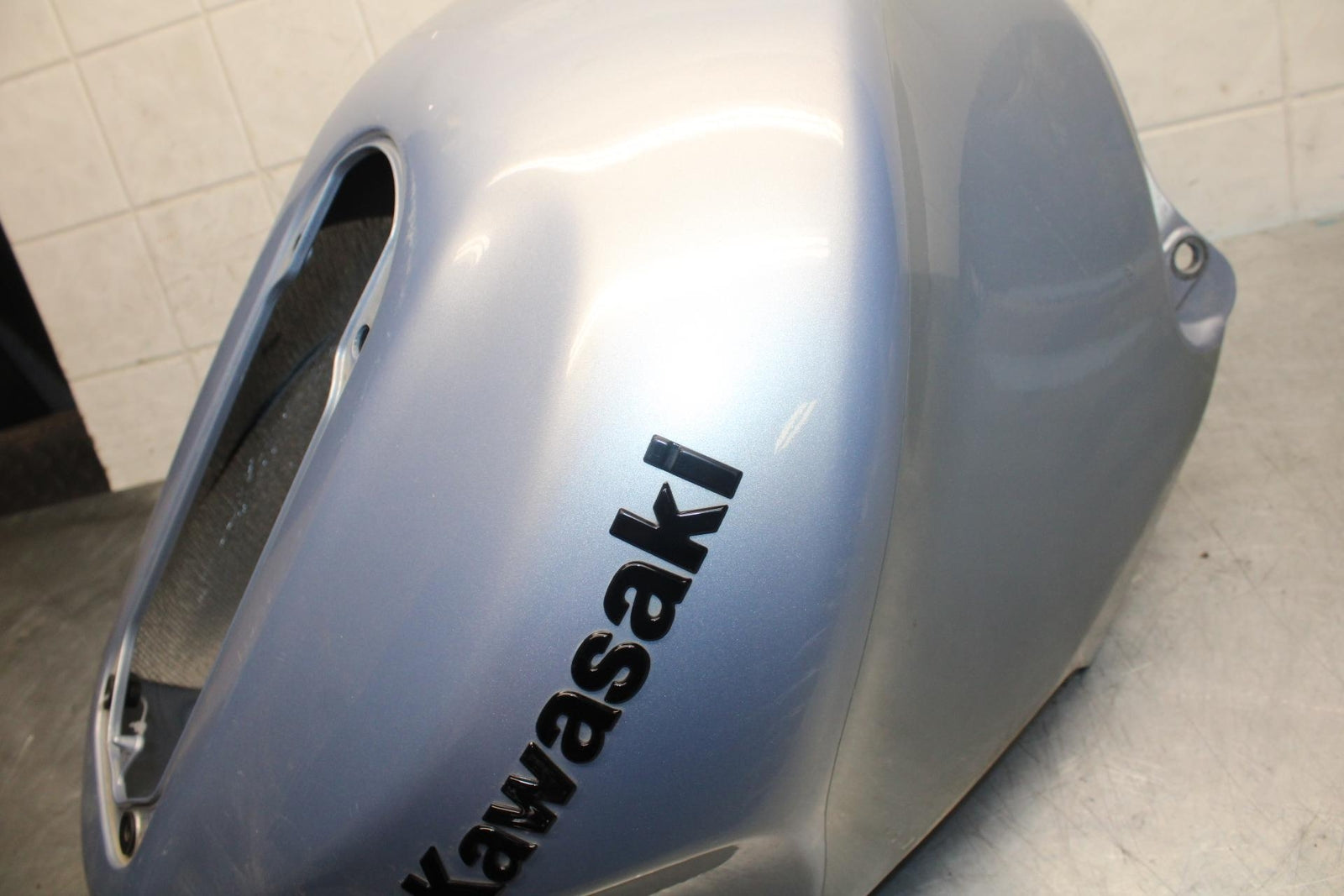 2003 Kawasaki Ninja ZX12R ZX1200B GAS TANK FUEL CELL COVER FAIRING COWL BB472