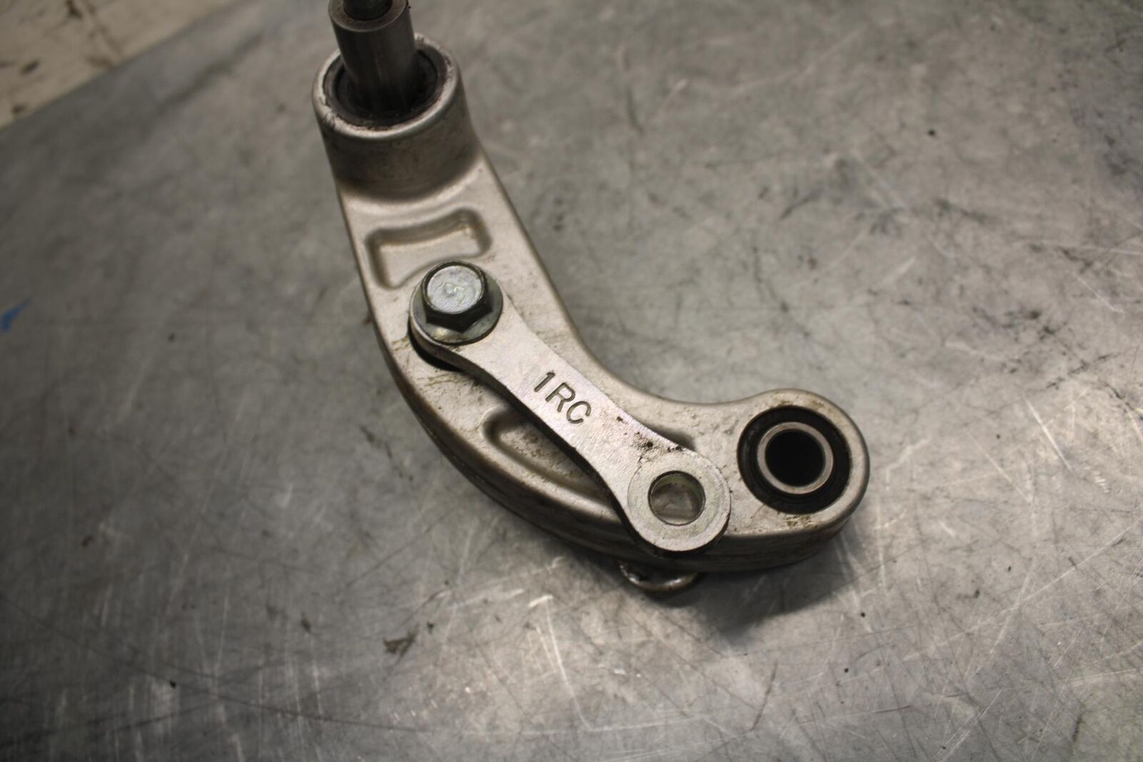 2015 Yamaha FJ09 REAR DOGBONE SHOCK LINKAGE LINK 1RC-2217A-00-00 BB41