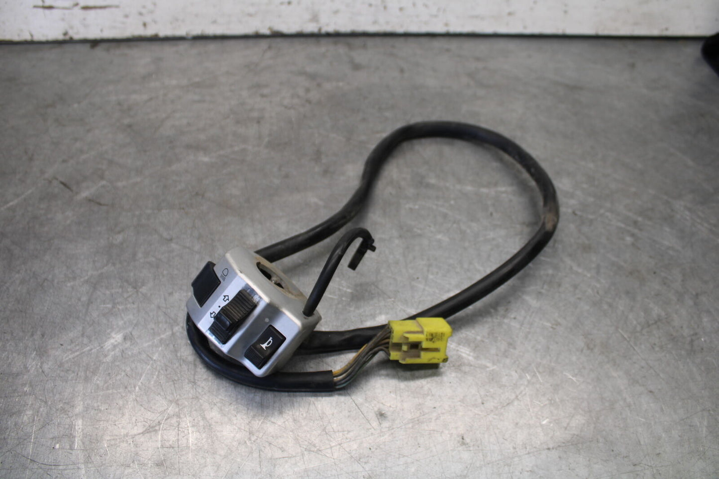 05-09 SUZUKI BOULEVARD C90 LEFT CLIP ON HANDLE HORN SIGNALS SWITCH BB692