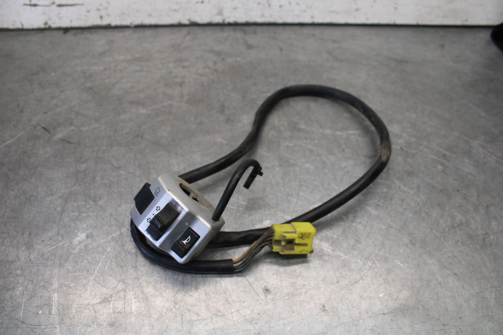 05-09 SUZUKI BOULEVARD C90 LEFT CLIP ON HANDLE HORN SIGNALS SWITCH BB692