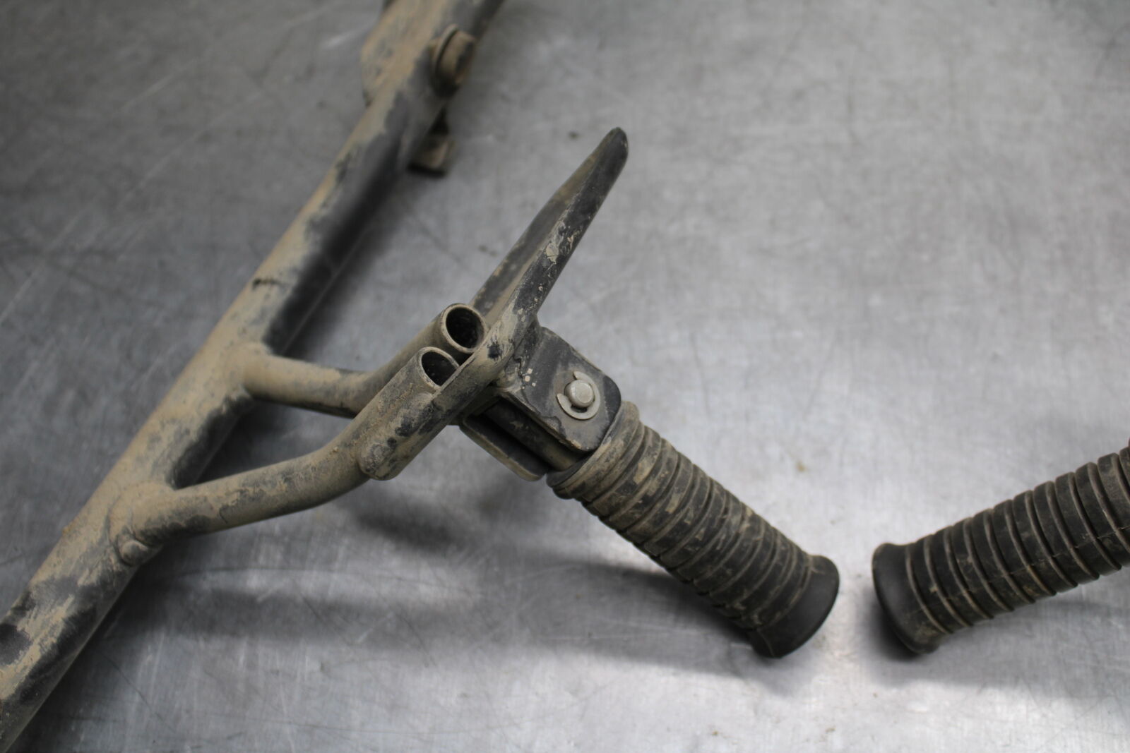 16-17 KAWASAKI VULCAN S 650 EN650 ABS REAR PASSENGER FOOT STEP PEG/ MOUNT BB731