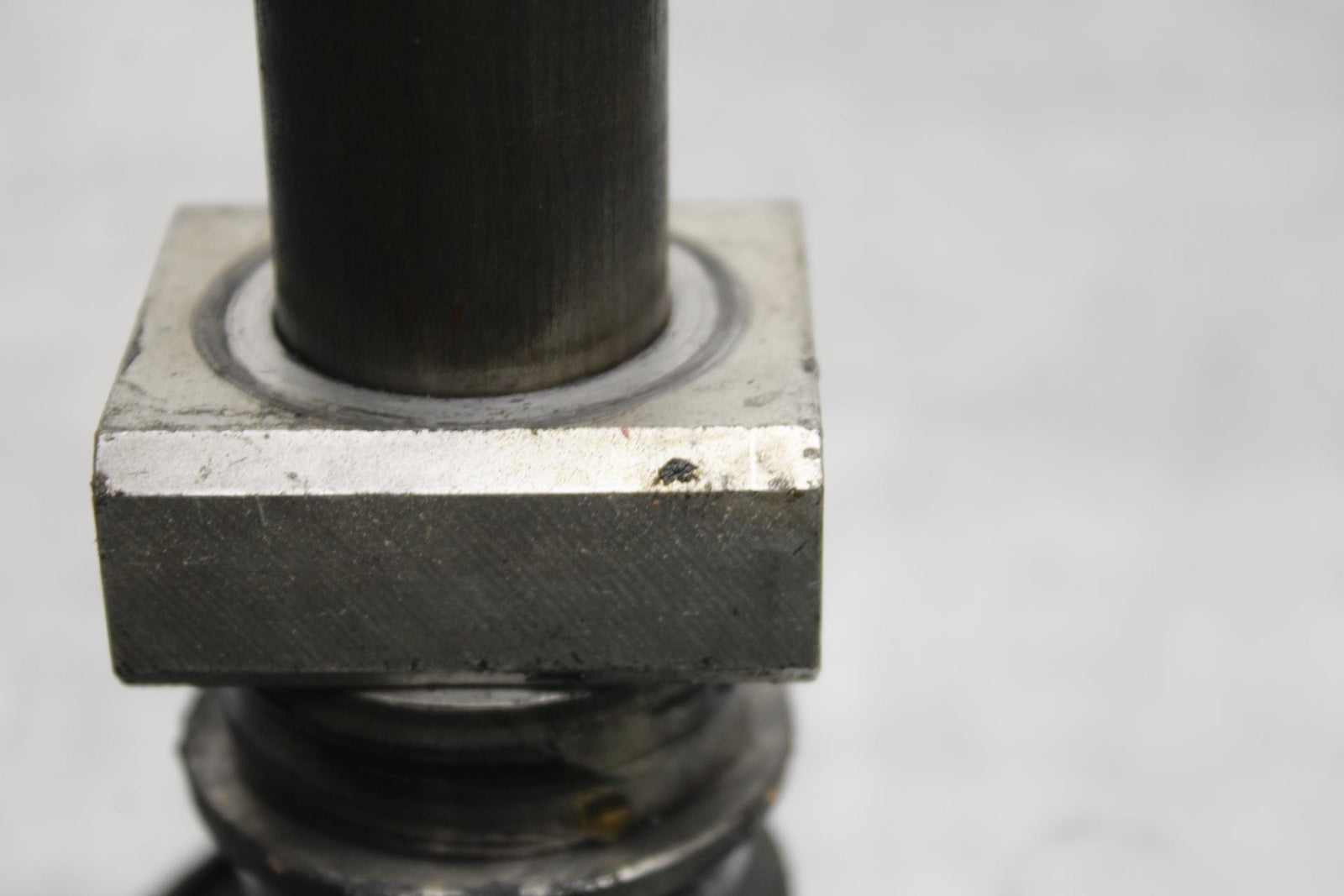 05 YAMAHA YZF R6S REAR AXLE BACK WHEEL RIM PIVOT BOLT AXEL BB600