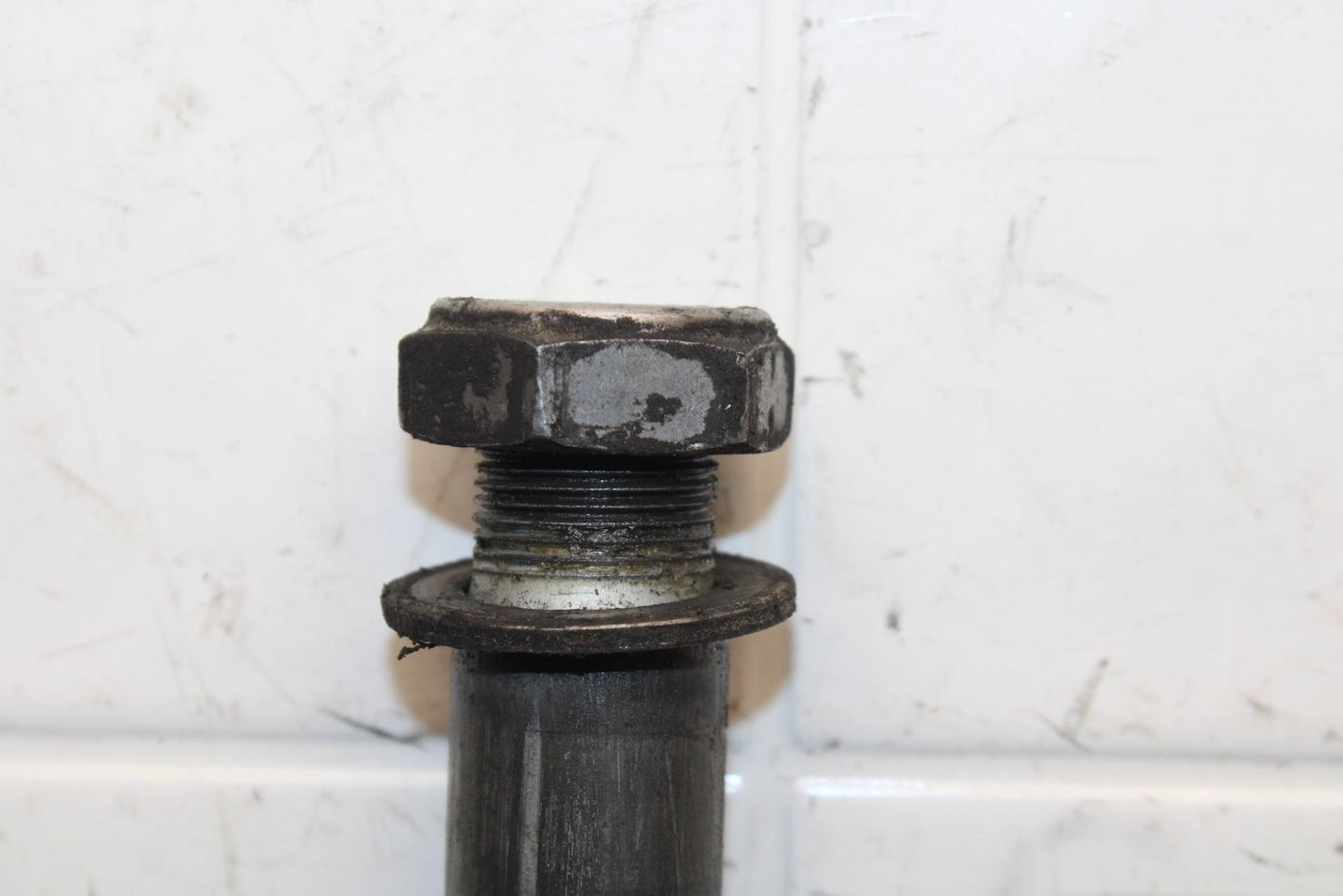 2007 Honda CBR600RR REAR AXLE BACK WHEEL RIM PIVOT BOLT AXEL 42301-MEE-D00 BB596