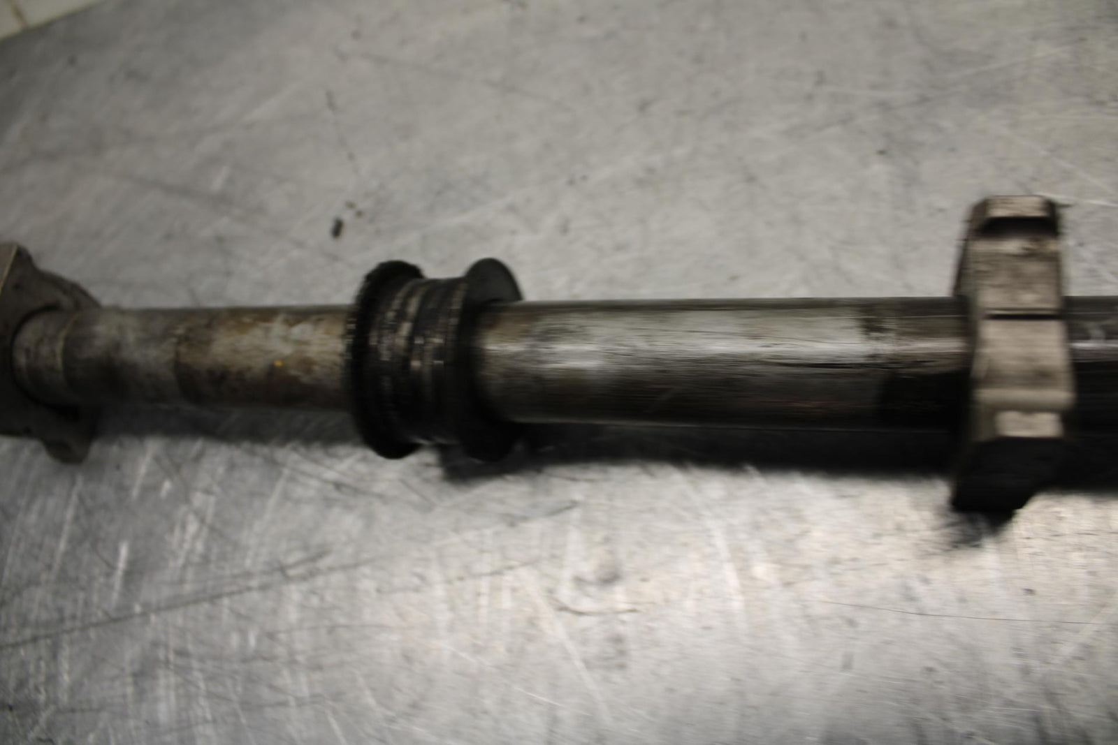 05-06 HONDA CBR600RR REAR AXLE BACK WHEEL RIM PIVOT BOLT AXEL BB444