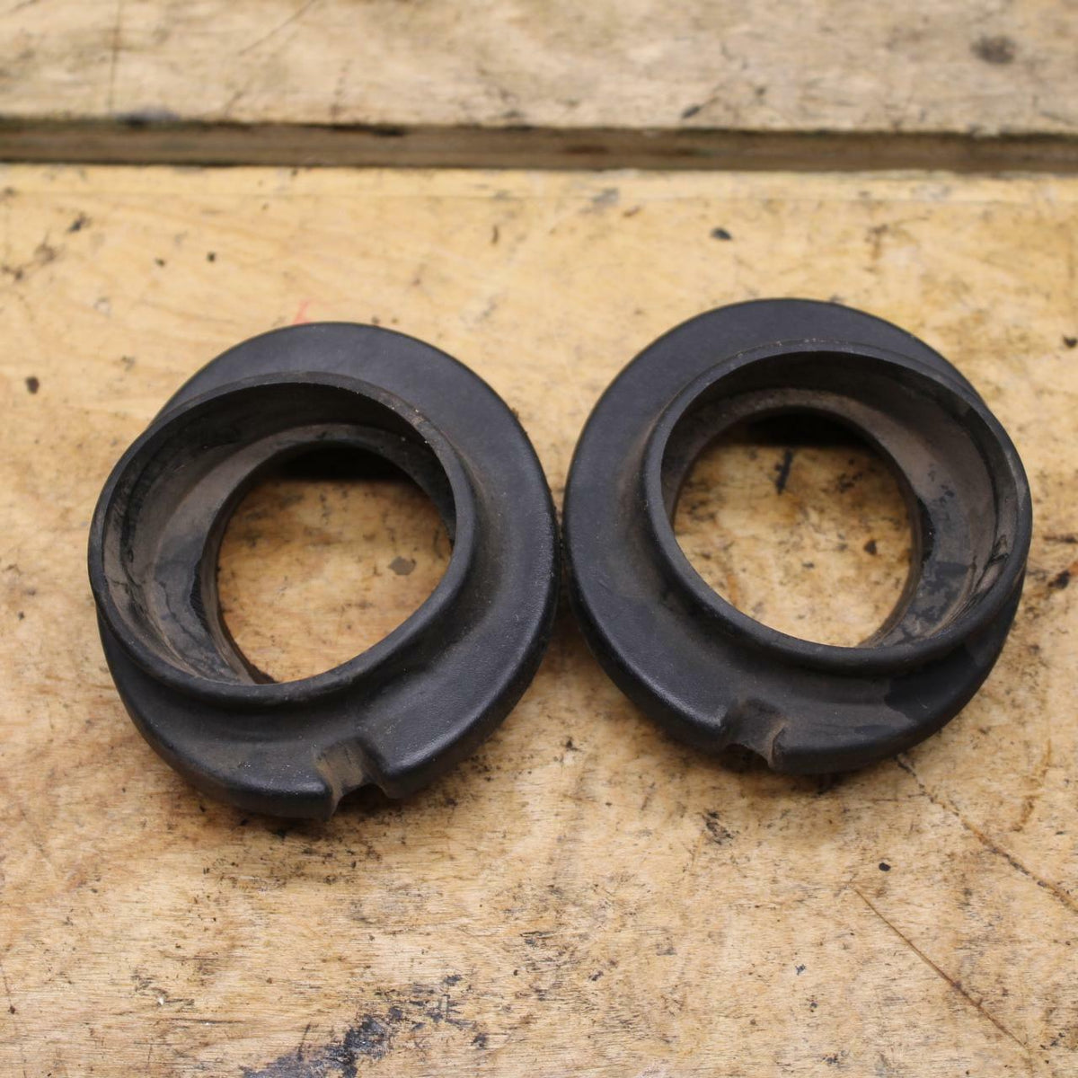 91-93 YAMAHA FZR1000 RIGHT LEFT FRONT DUCT COVERS GROMMETS RUBBERS BB339