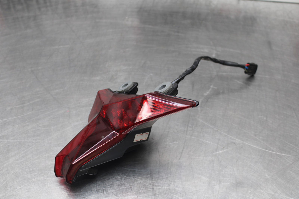 18-26 KAWASAKI Z400 REAR TAIL TAILLIGHT BACK BRAKE LIGHT BB852