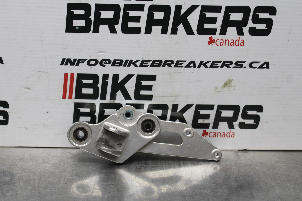 14-17 YAMAHA FZ07 LEFT REARSET REAR SET DRIVER FOOT PEG BRACKET MOUNT BB843