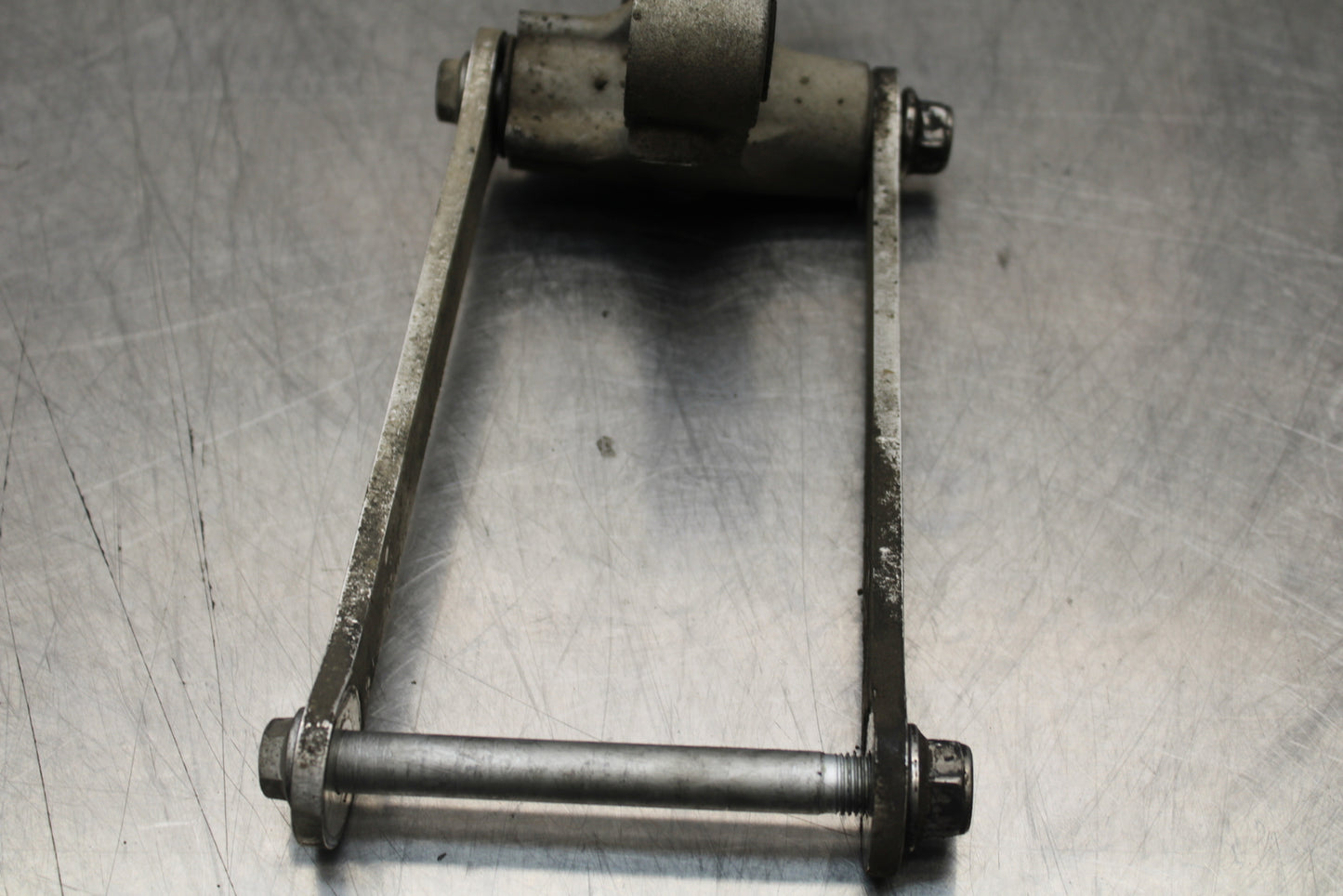 04-05 KAWASAKI NINJA ZX10R REAR DOGBONE SHOCK LINKAGE LINK BB163