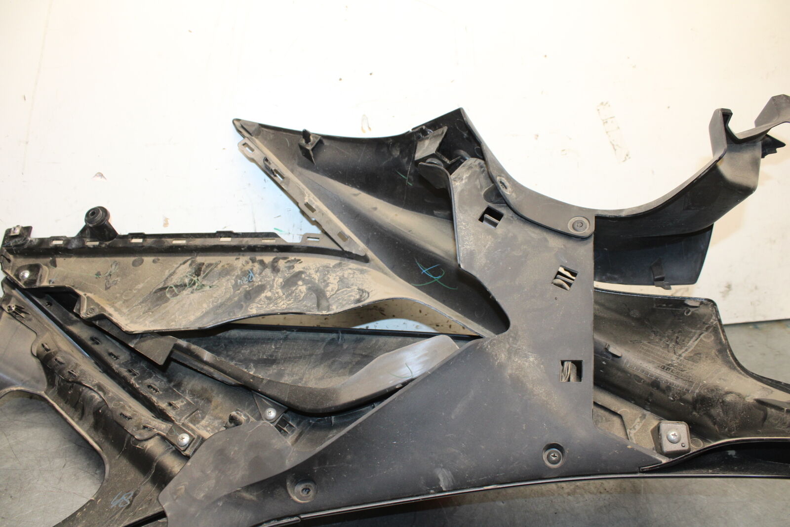 19-24 YAMAHA R3 LEFT LOWER MID UPPER SIDE FAIRING COWL BB736