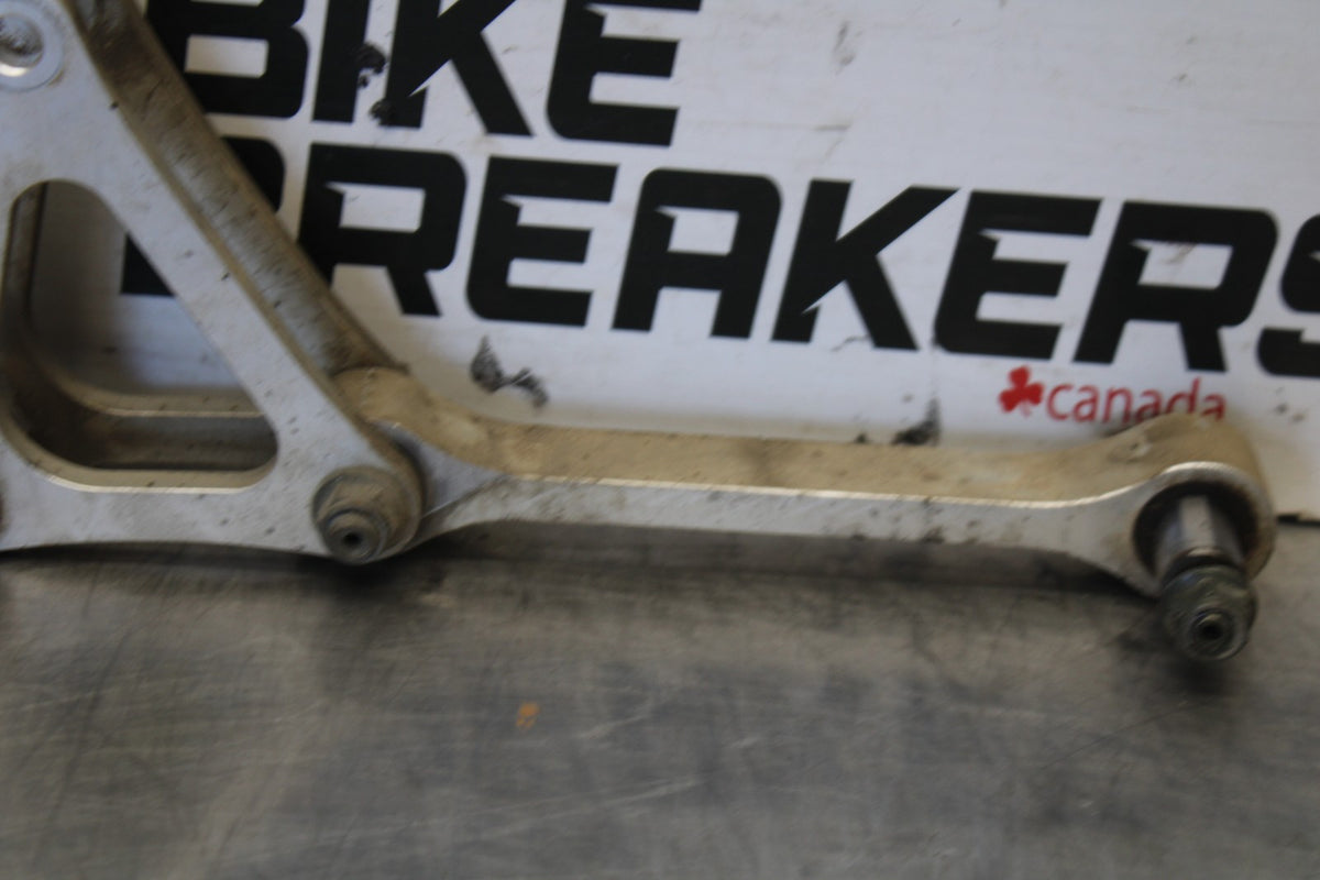 03-04 YAMAHA YZF R6S REAR DOGBONE SHOCK LINKAGE LINK BB890