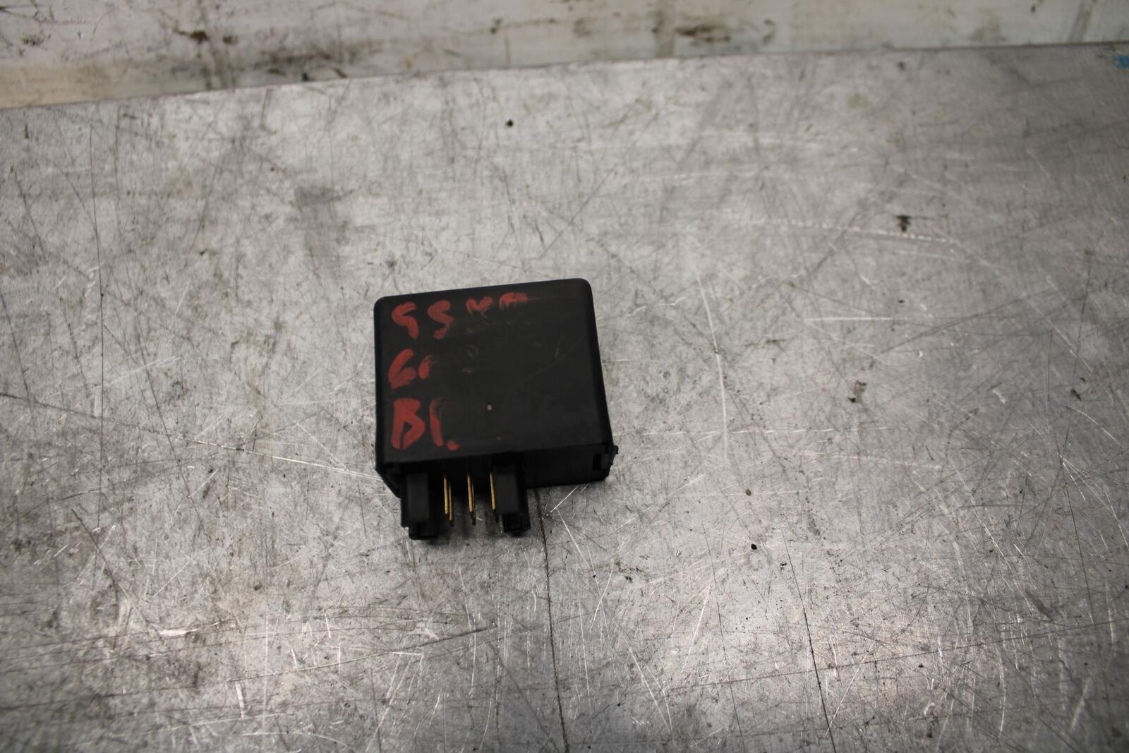 2001 Suzuki GSXR1000 TURN SIGNAL BLINKER RELAY FLASHER SWITCH 38610-03F00 BB52