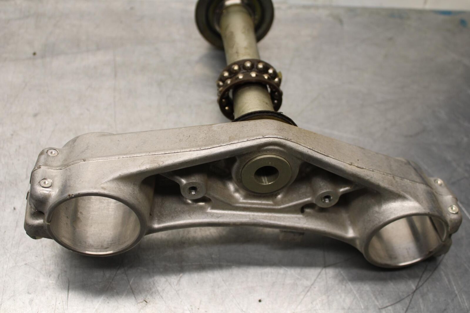 2015 Suzuki GSXR750 FRONT FORKS CLAMP LOWER TRIPLE TREE STEM 51410-01H10 BB595