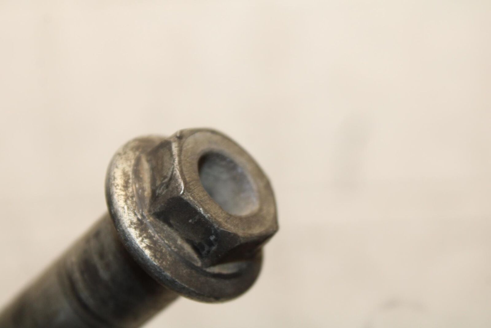 2006 Honda CBR600F4i REAR AXLE BACK WHEEL RIM PIVOT BOLT AXEL BB567