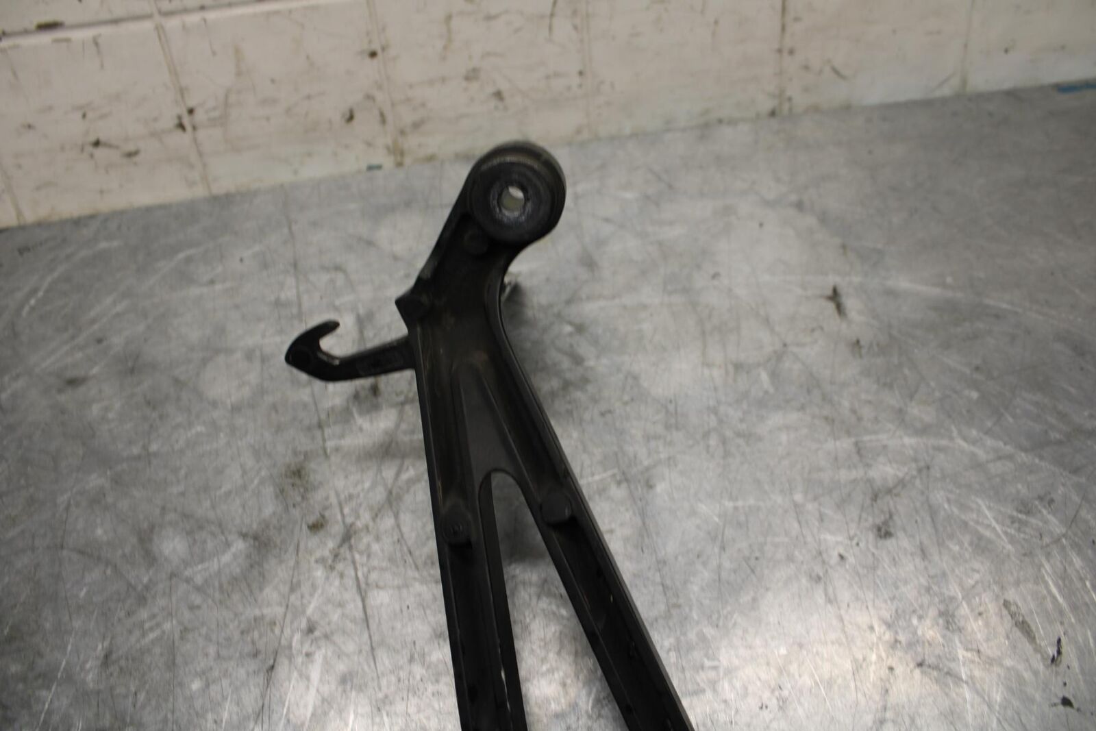 13 SUZUKI GSXR750 RIGHT REAR BACK PASSENGER PEG BB474