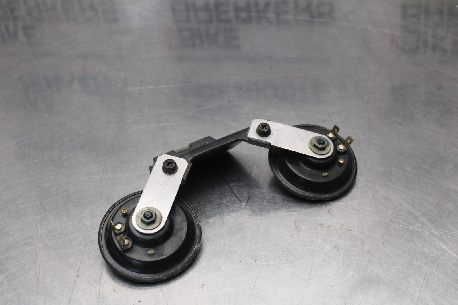 03-08 KAWASAKI VULCAN 1600 HORN SIGNAL SET & BRACKET BB196