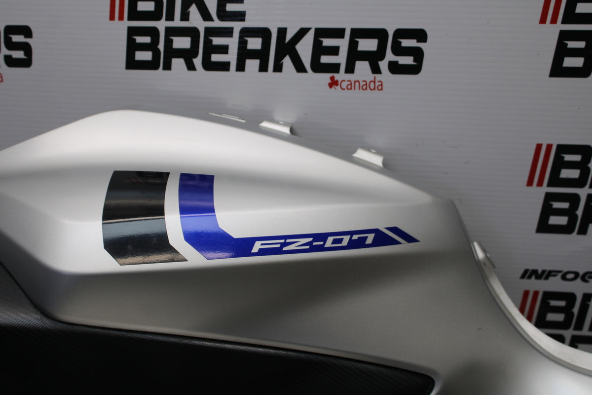 14-17 YAMAHA FZ07 LEFT LOWER MID UPPER SIDE FAIRING COWL BB162