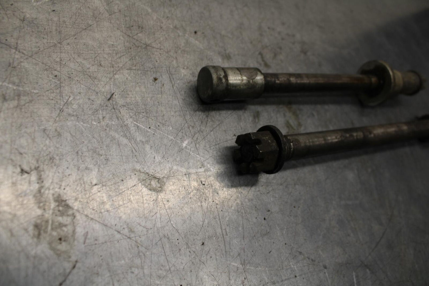75 SUZUKI GT 550 FRONT REAR WHEEL RIM AXLE PIVOT BOLT BB72