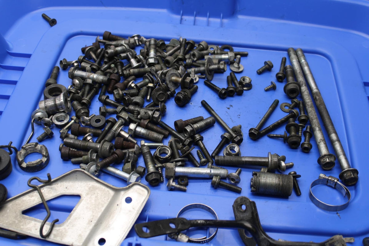1999 Suzuki GSXR600 MISCELLANEOUS BOLTS AND HARDWARE.BB580