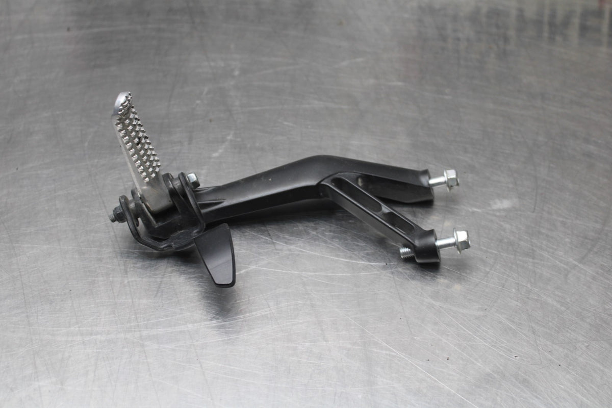 22-25 YAMAHA YZF R7 LEFT REAR BACK PASSENGER PEG BB769