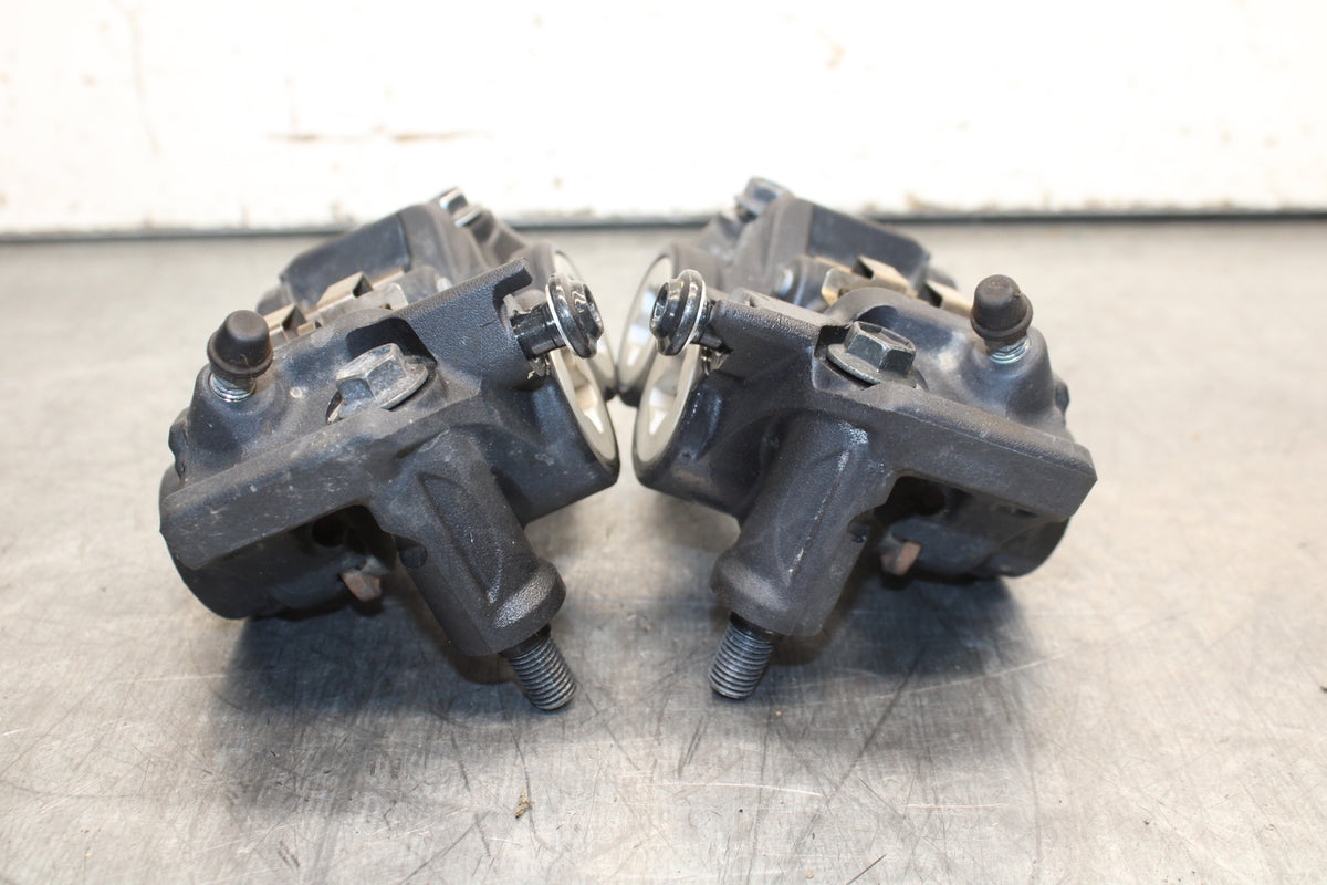 22-24 YAMAHA XSR900 RIGHT LEFT FRONT BRAKE CALIPER SET PAIR CALIPERS BB710
